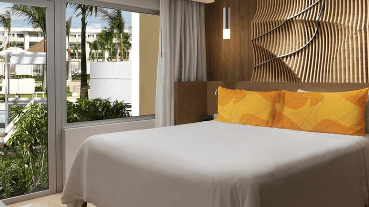 Master Suite Swim-Up 